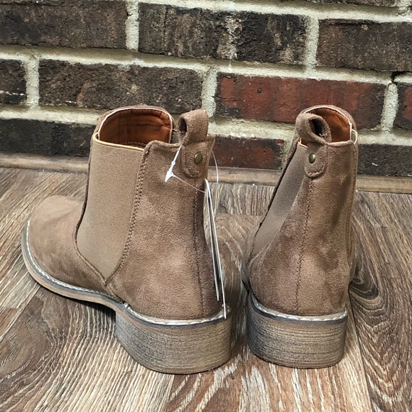Seven7 | Oakwood Chelsea Suede Booties - Picture 3 of 5